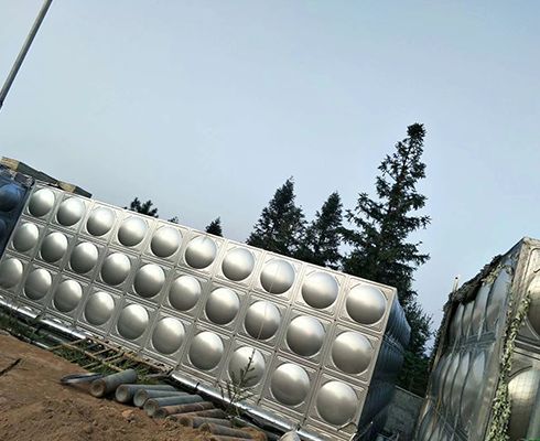 為什么不銹鋼水箱板材表面要設(shè)計鼓起來的形狀呢？